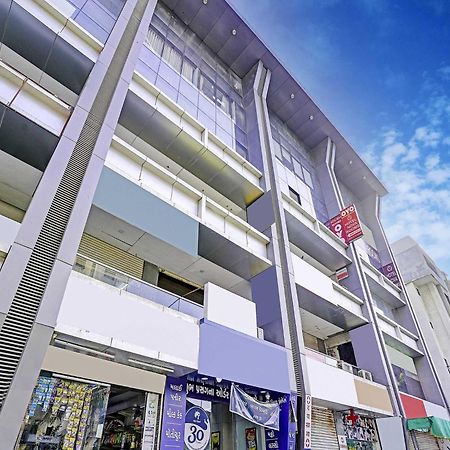 Hotel O Nova Rooms Сурат Екстериор снимка