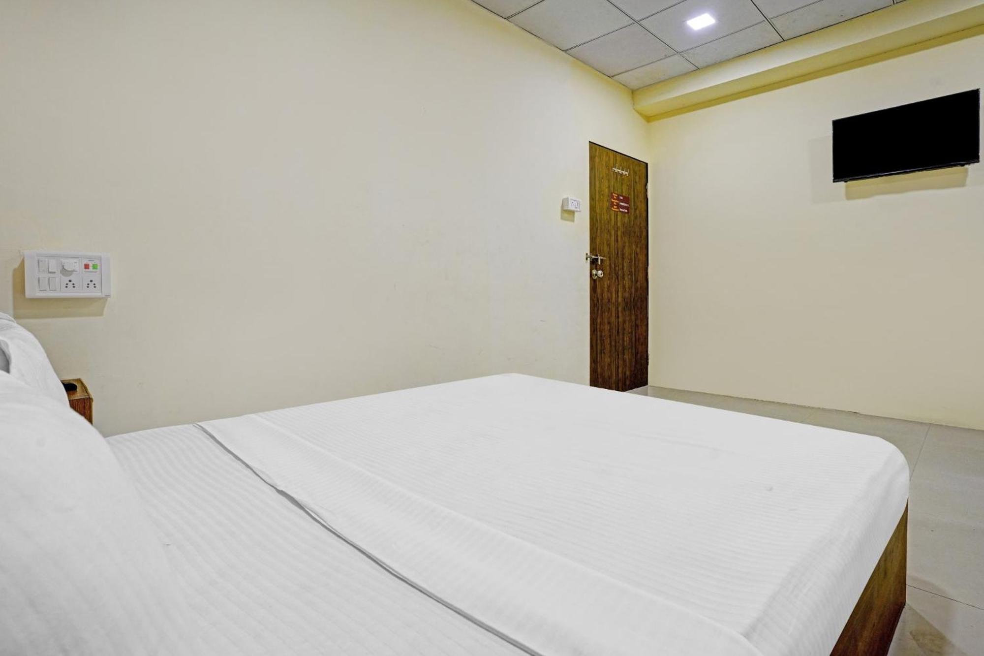 Hotel O Nova Rooms Сурат Екстериор снимка