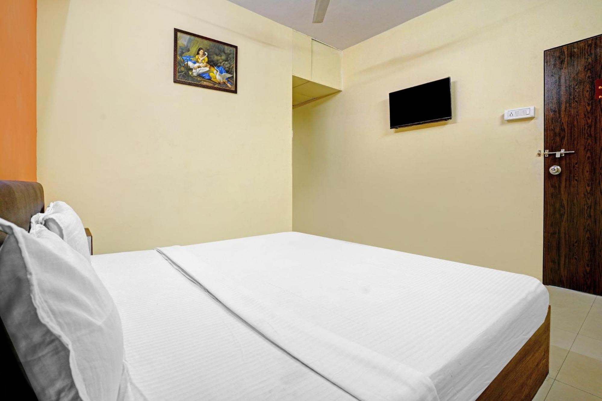 Hotel O Nova Rooms Сурат Екстериор снимка