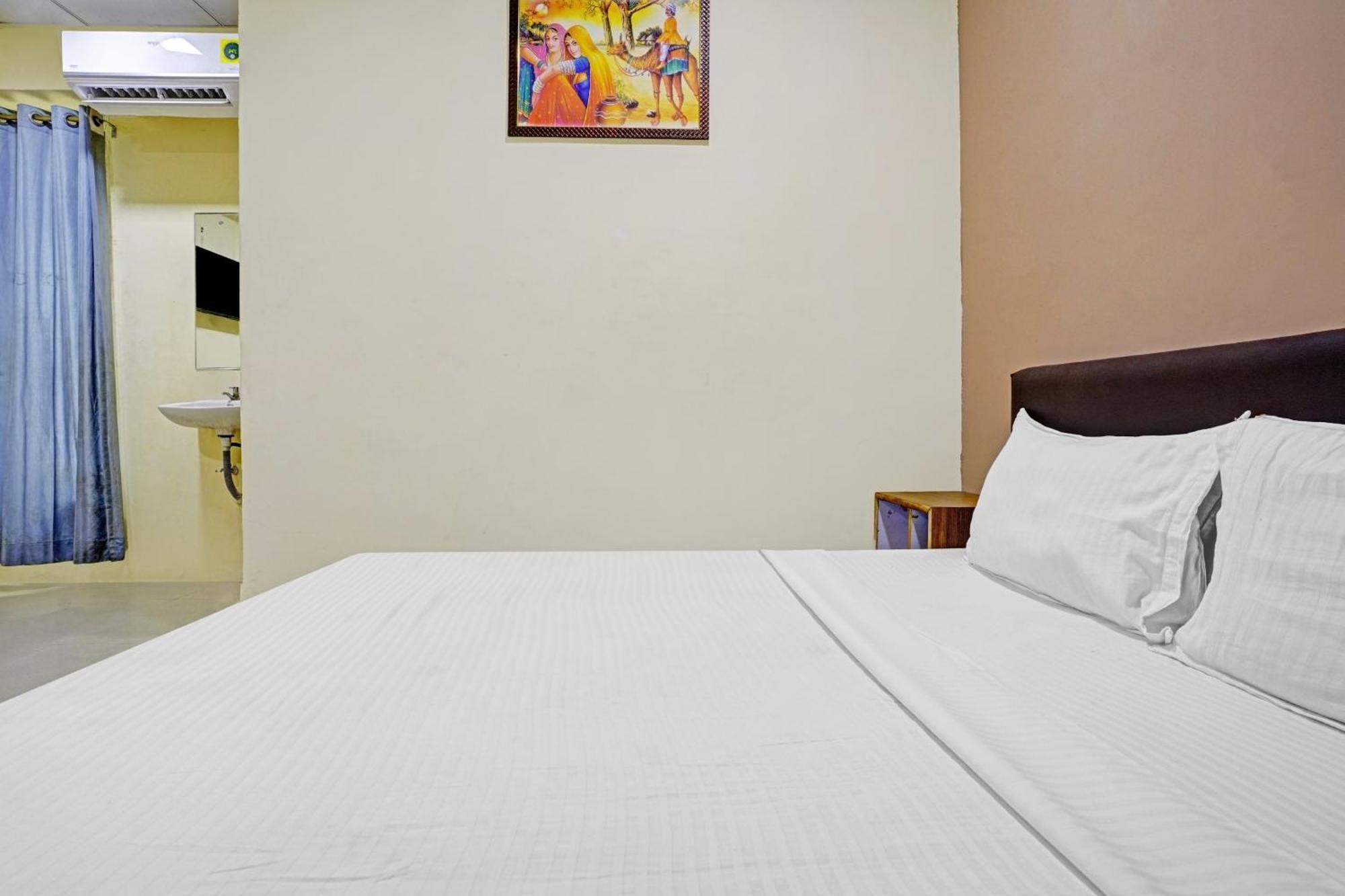 Hotel O Nova Rooms Сурат Екстериор снимка