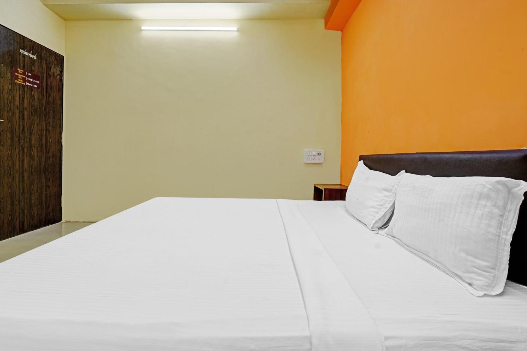 Hotel O Nova Rooms Сурат Екстериор снимка