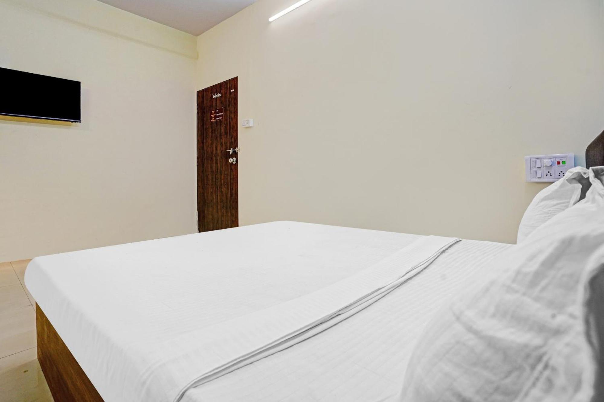 Hotel O Nova Rooms Сурат Екстериор снимка