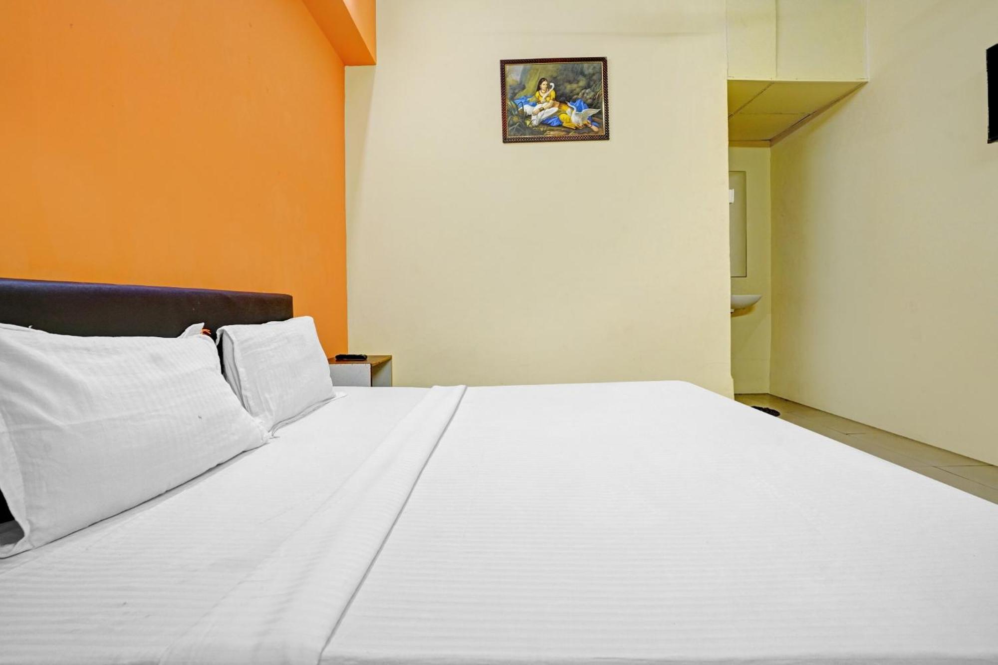 Hotel O Nova Rooms Сурат Екстериор снимка